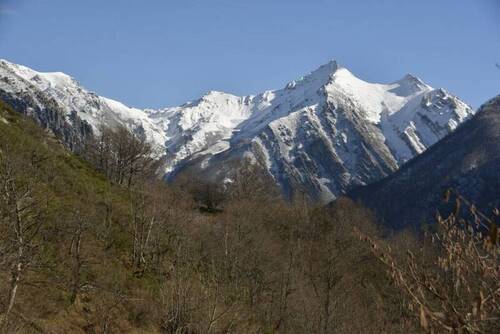 Pico Torres 2.100 m (techo de Caso) y Chus Santo Novo ó Valverde 1.968 m.