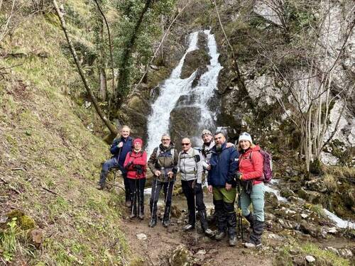 El grupo en una de las cascadas (pinganón) Cascada de Castro. (Arechaga, Mónica, Gancedo, Estrada, Dani, Gerardo, Mónica Pato).