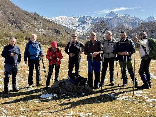El grupo en la Collada Linares. (Juan Arechaga, Emilio, Mónica Lavilla, A. Gancedo, Fernando, Estrada, Gerardo, Dani.
